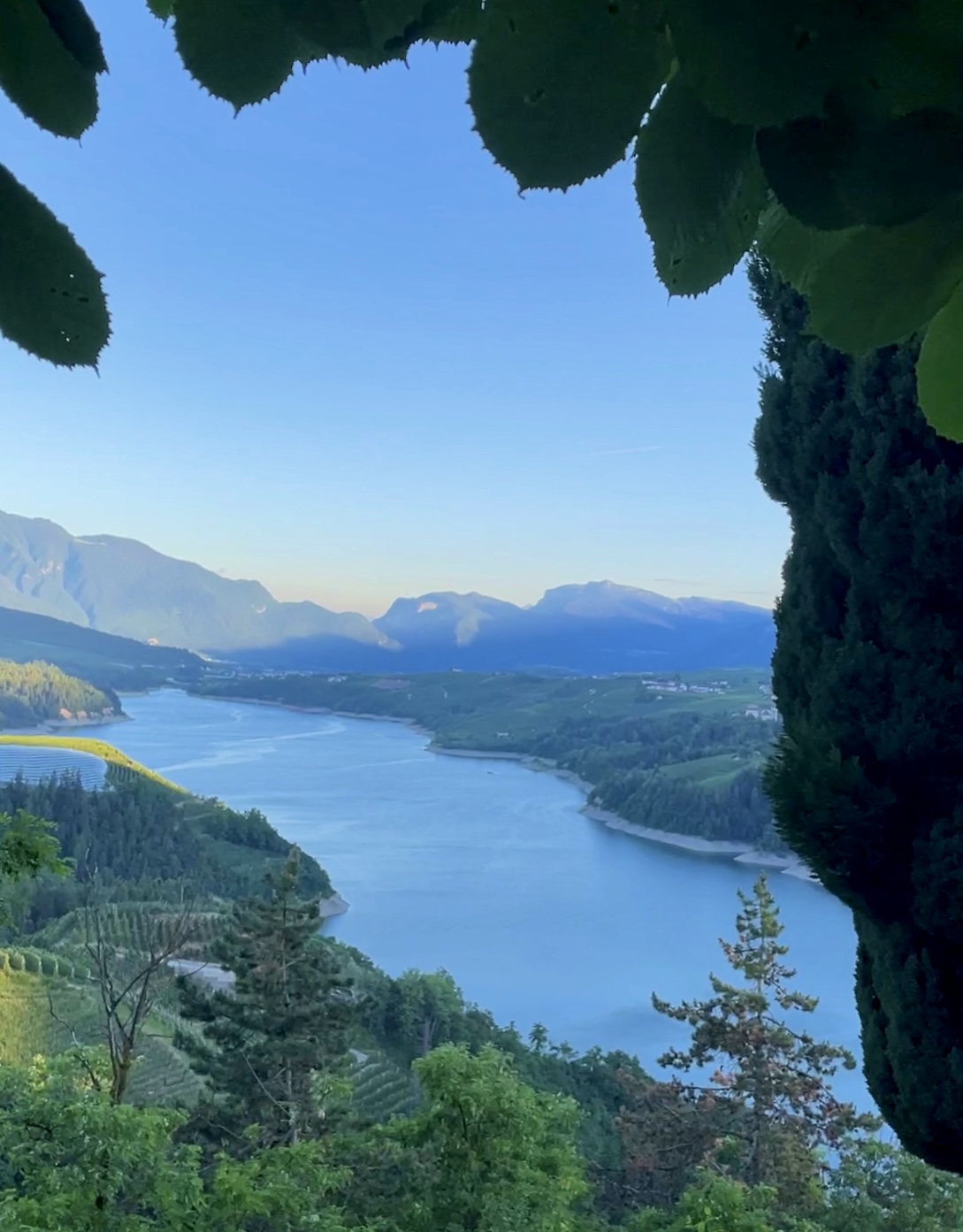 panorama su lago di santa giustina val di non