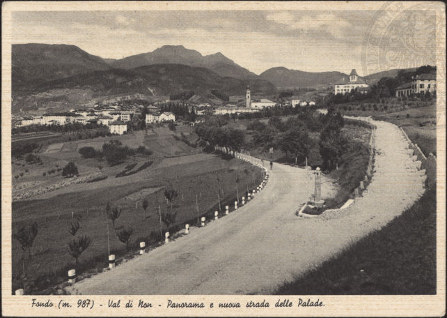 vecchie cartoline - Fondo (m. 987) - Val di Non - Panorama e nuova strada delle Palade 1950-60