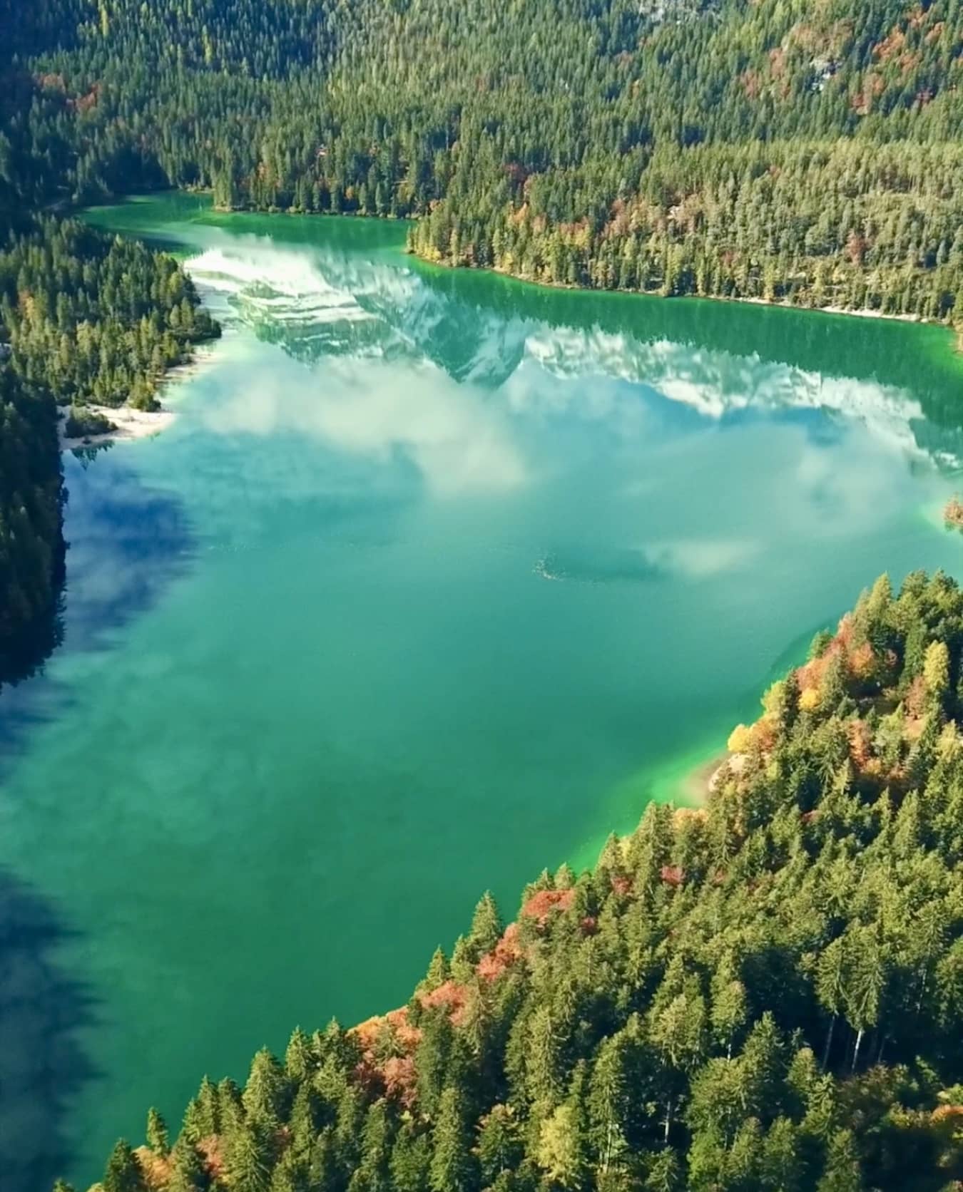 lago di tovel vista aerea