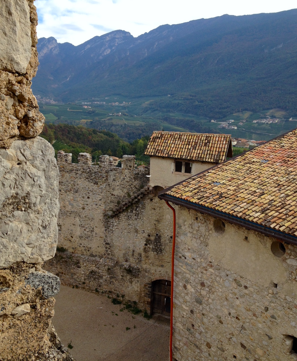 Cortile Castel Belasi 