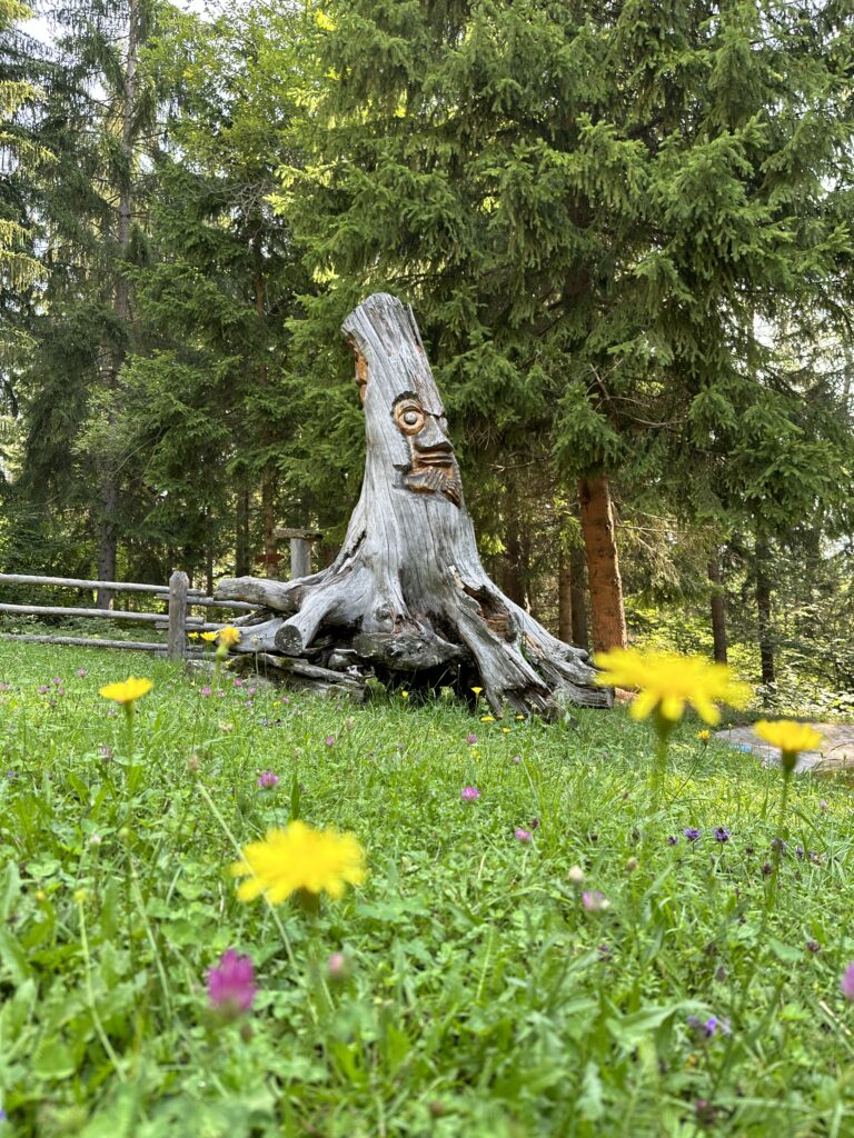 scultura-sentiero di preghena