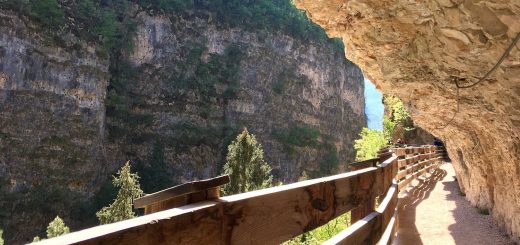 sentiero nella roccia san romedio