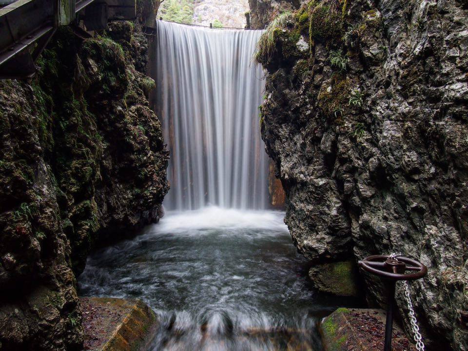 lago smeraldo-andreas tamanini -cascata-fondo-i love val di non