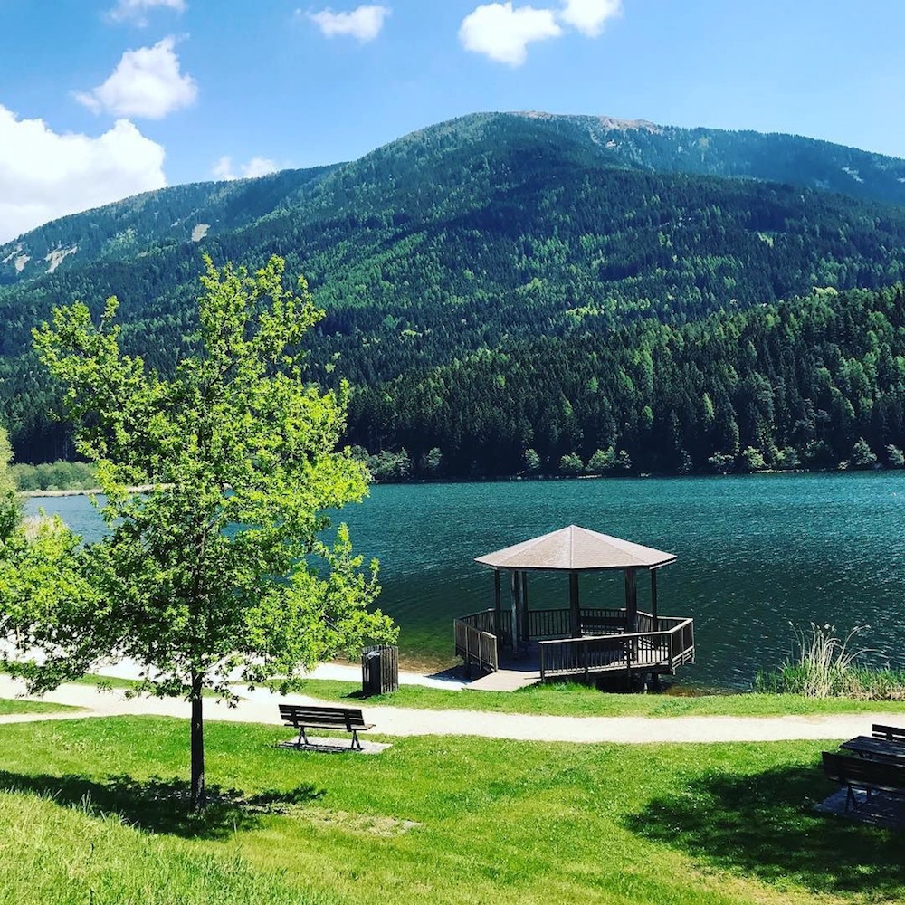 bandiera blu-lago della serraia-niko giovannini-i love val di non