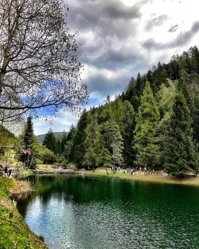 lago smeraldo-fondo