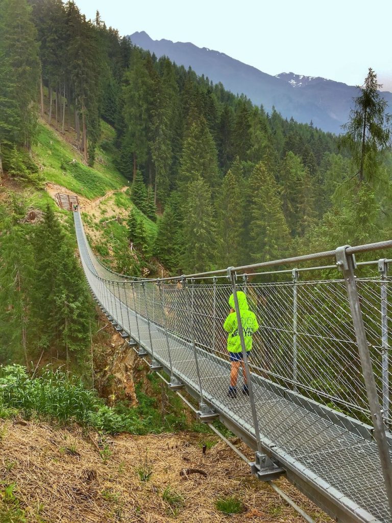 ponte tibetano val di rabbi