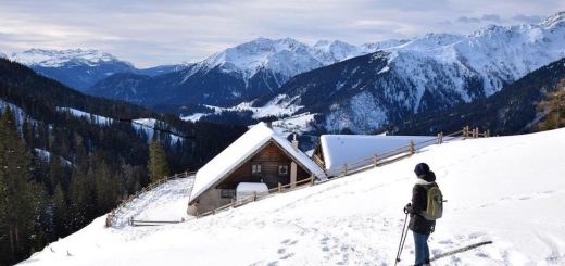 camminare nella neve in inverno