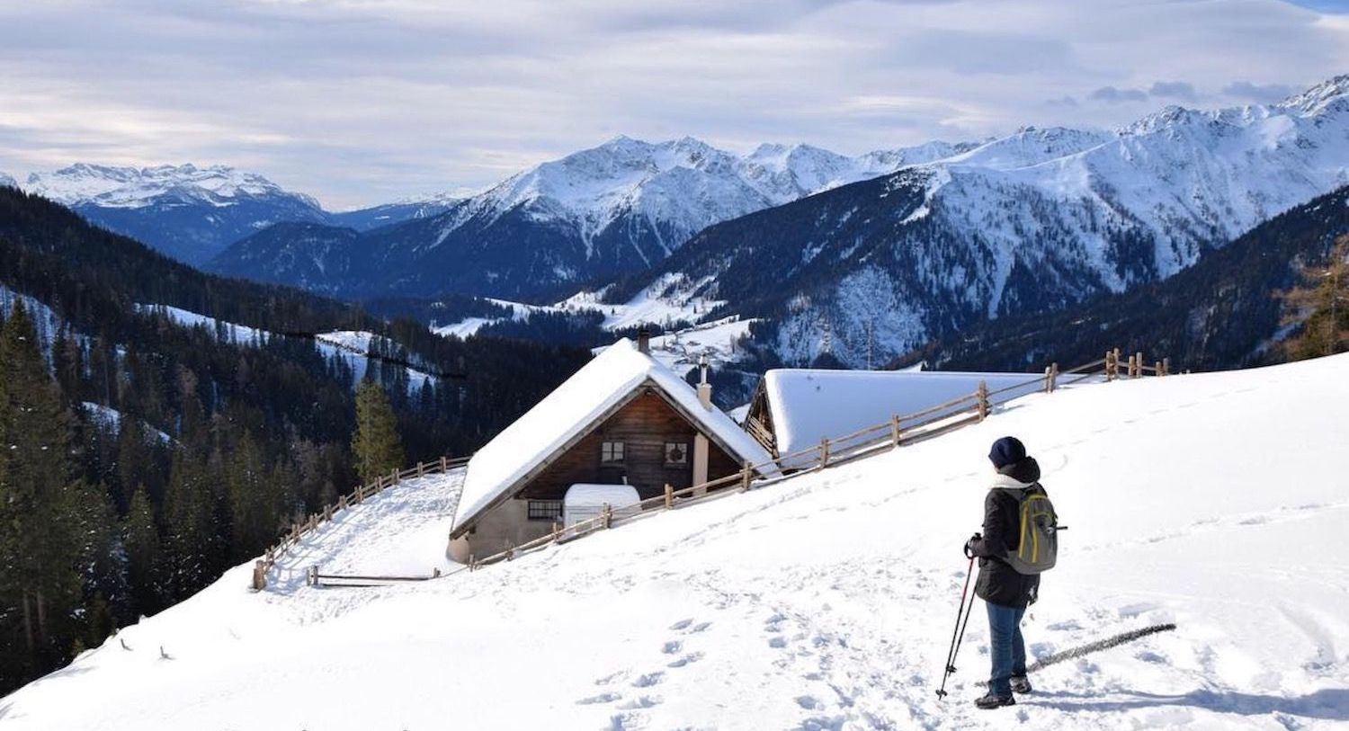 camminare nella neve in inverno