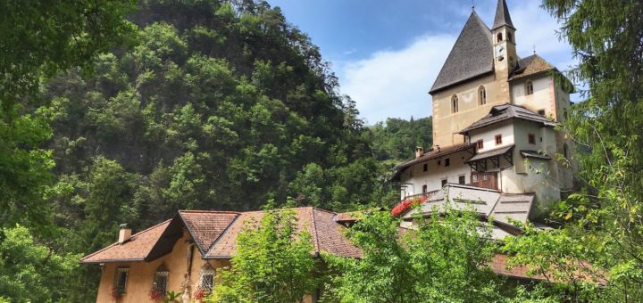 a piedi a san romedio-itinerari-val di non