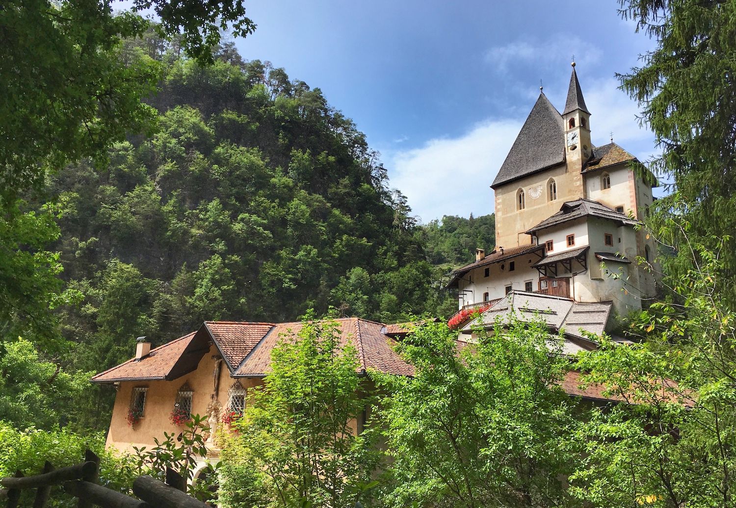 a piedi a san romedio-itinerari-val di non