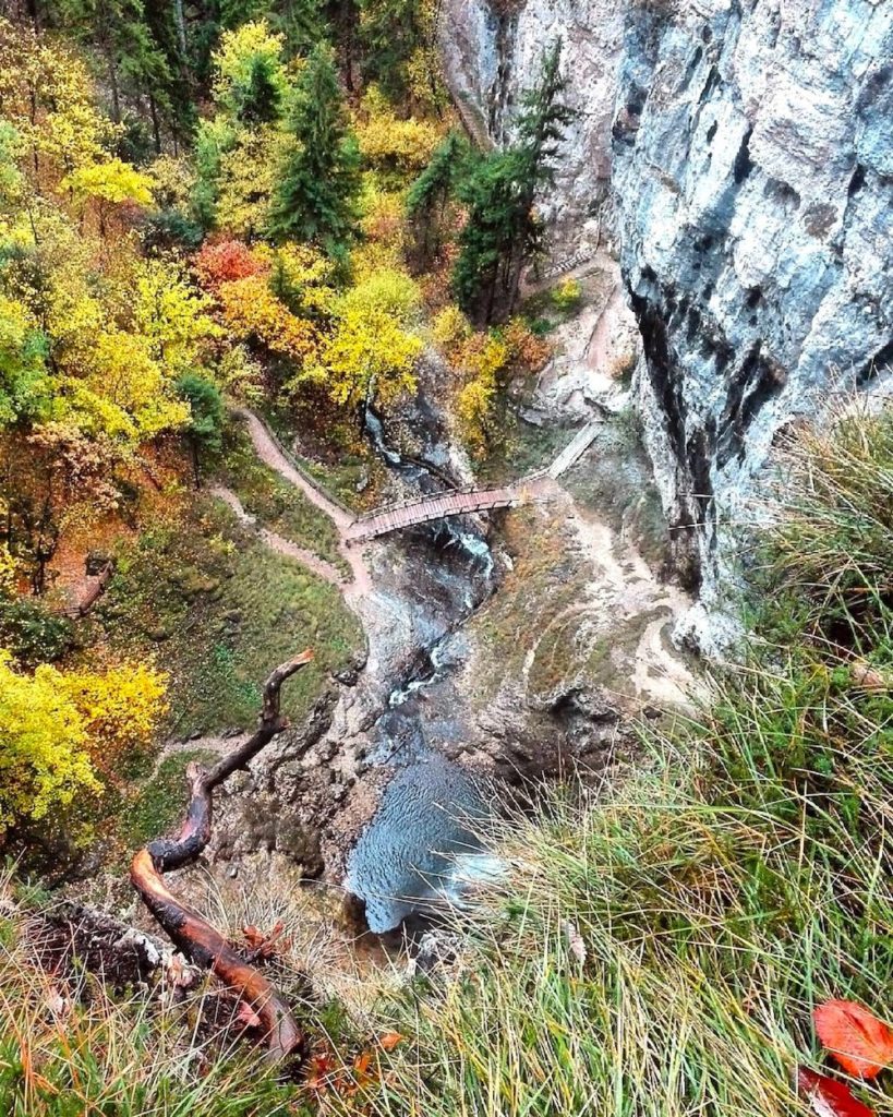 passeggiate d autunno in val di non-cascata di tret