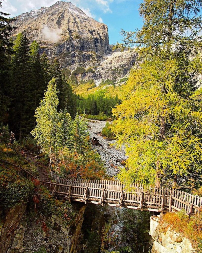 valli del trentino in autunno-val genova