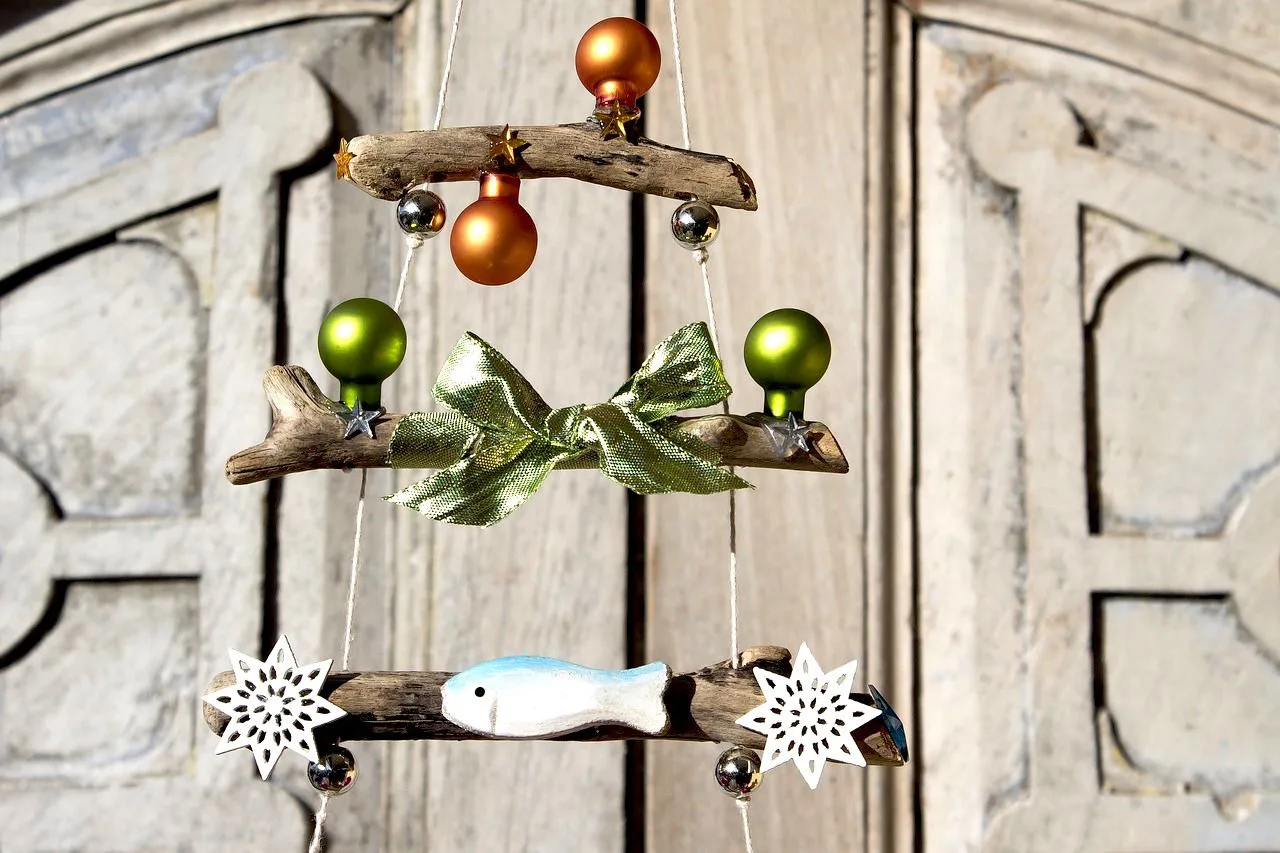 SHJOEE Decorazioni Natale In Legno Fai Da Te - 100 Ciondoli Con Colori, Campanelle E Occhi