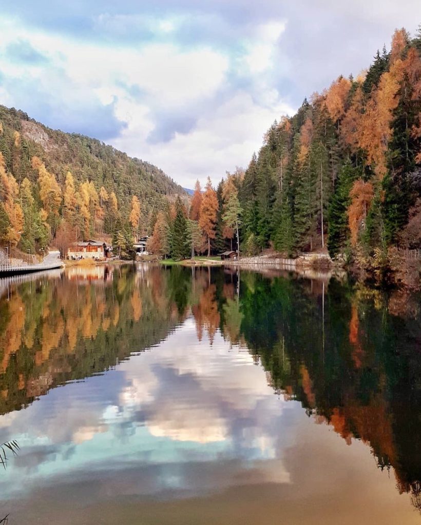 confronto autunno inverno in val di non-lago smeraldo in autunno