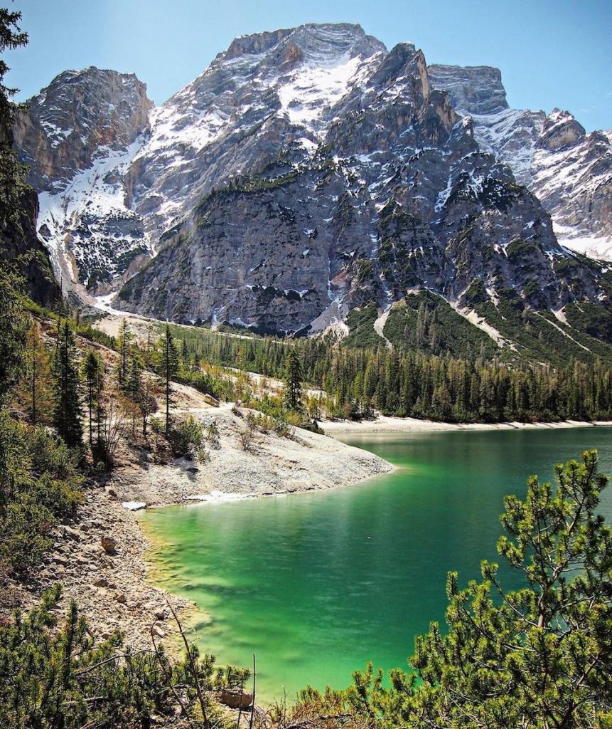 laghi del trentino alto adige in primavera-lago di Braies