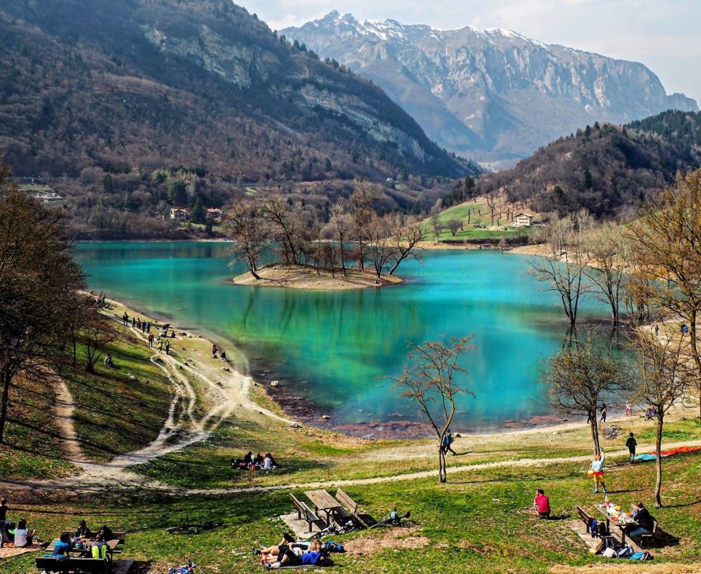 laghi del trentino alto adige in primavera-lago di Tenno