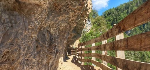 sentiero nella roccia-sanzeno
