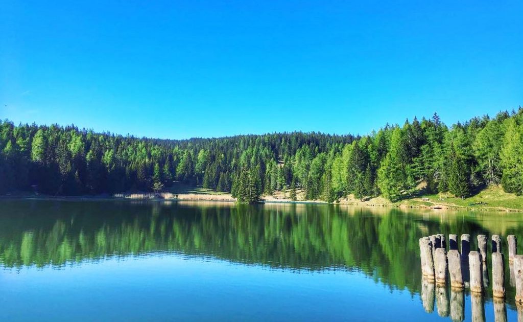 lago di tret in estate