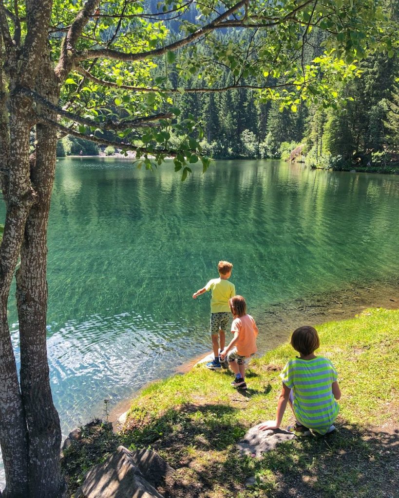 in riva al lago dei caprioli