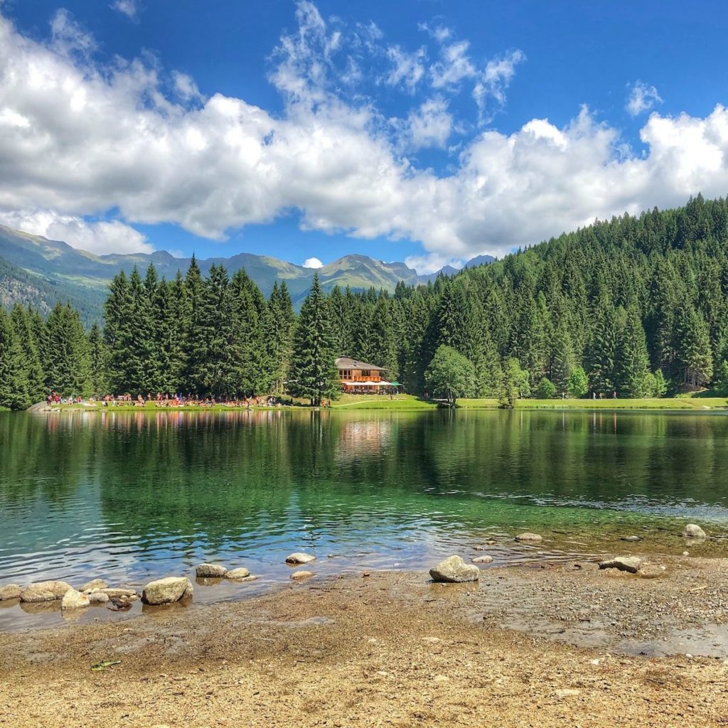 lago dei caprioli in val di sole