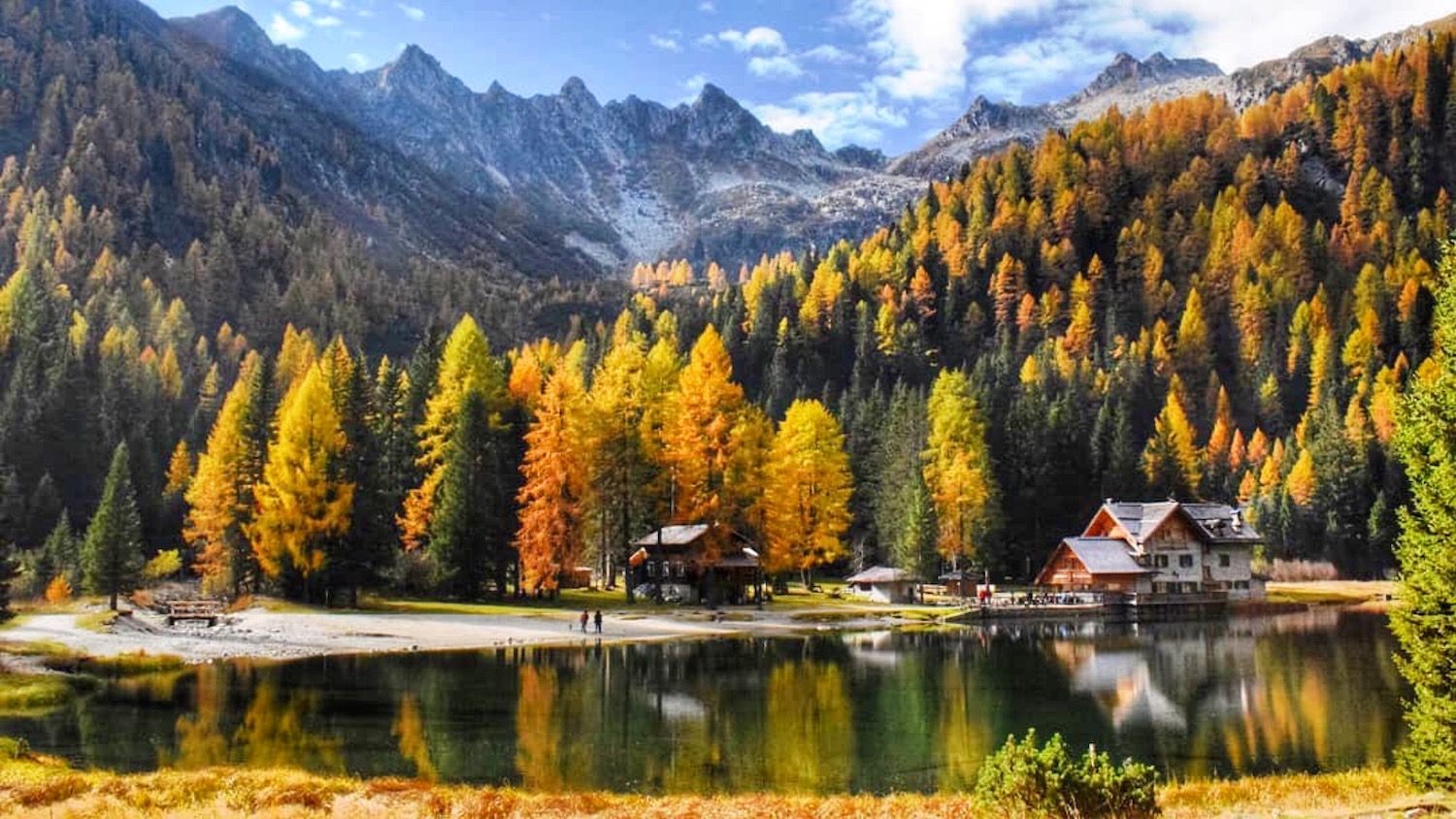 laghi in trentino in autunno-lago nambino