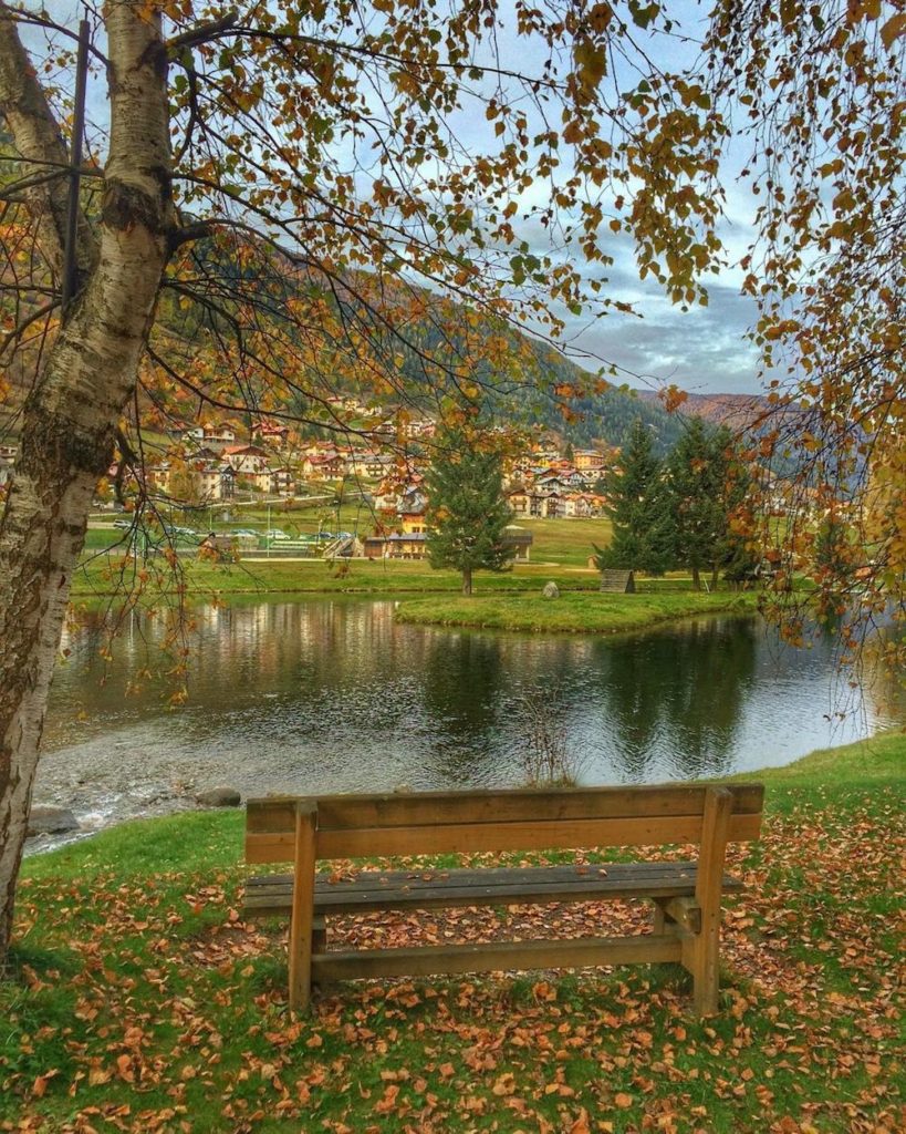 laghetti di vermiglio in autunno