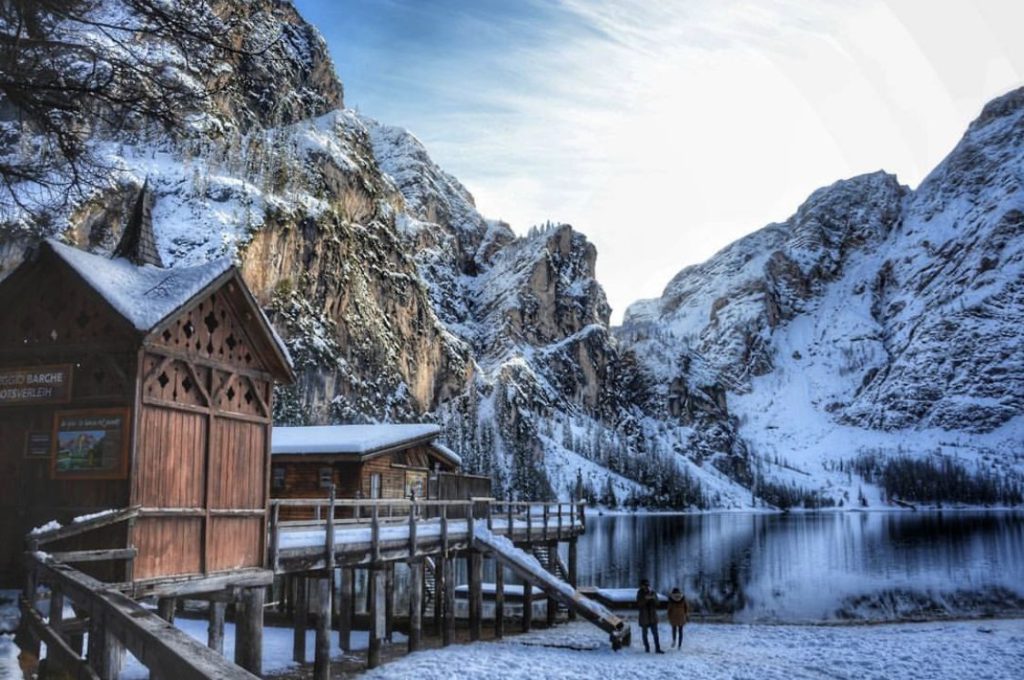 lago di braies in inverno