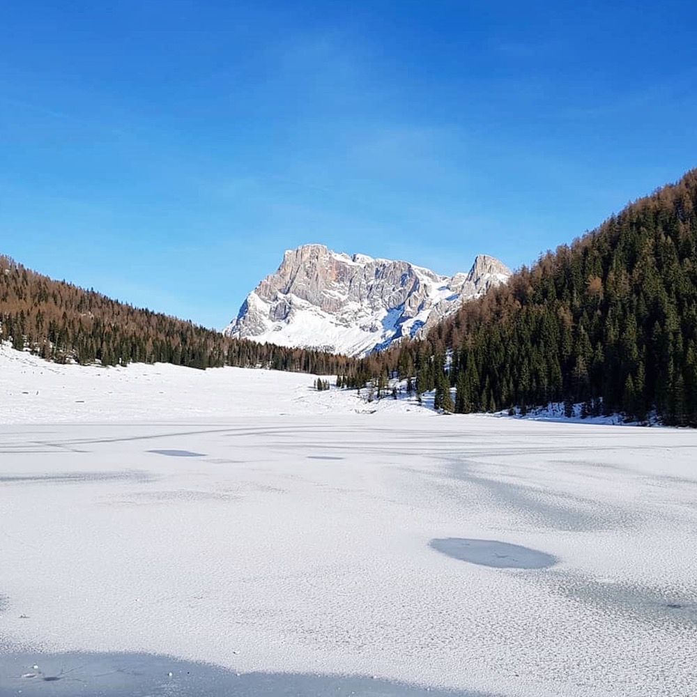 laghi del trentino alto adige in inverno-lago di calaita