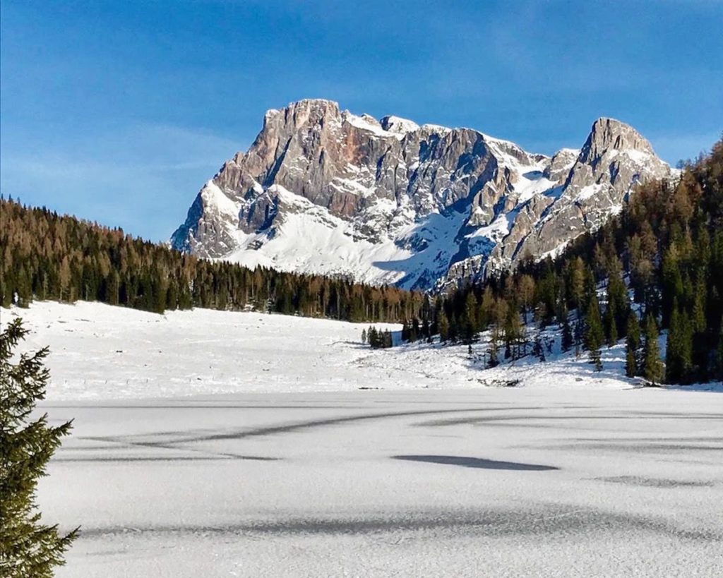 laghi del trentino alto adige in inverno-lago di calaita