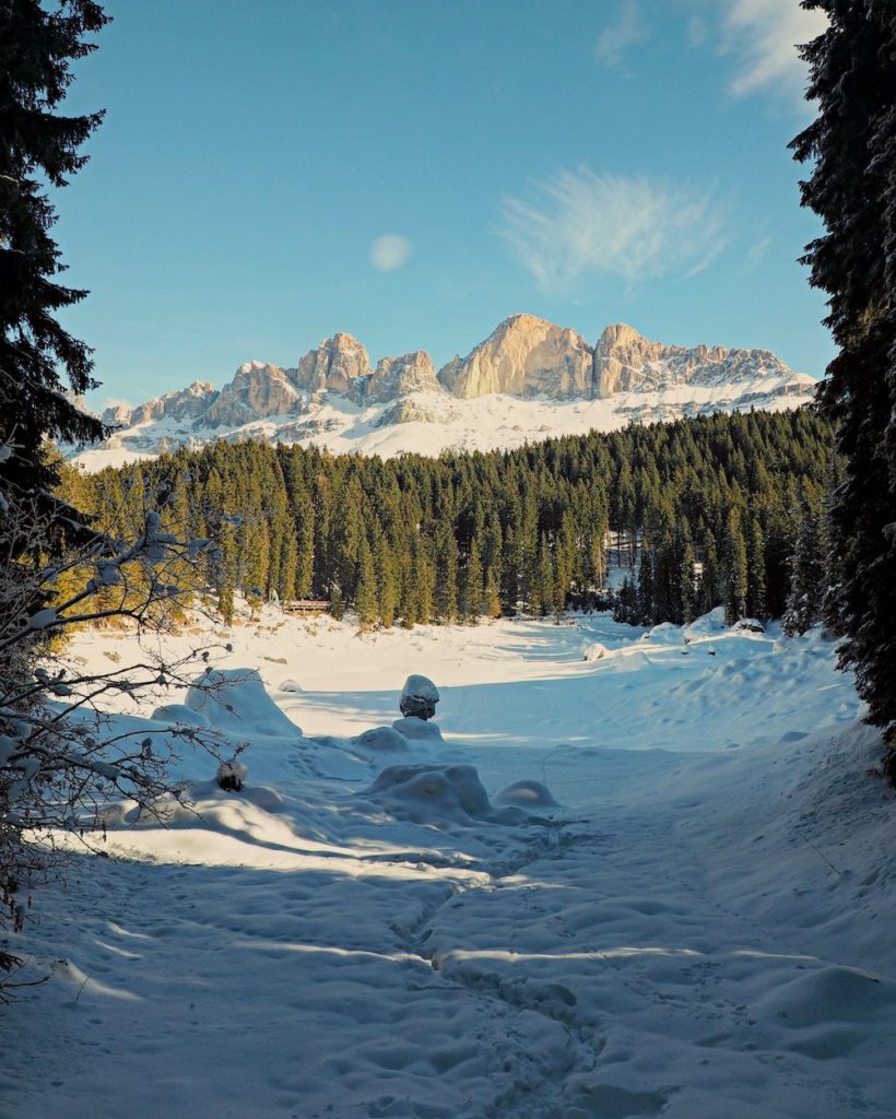 lago di carezza in inverno