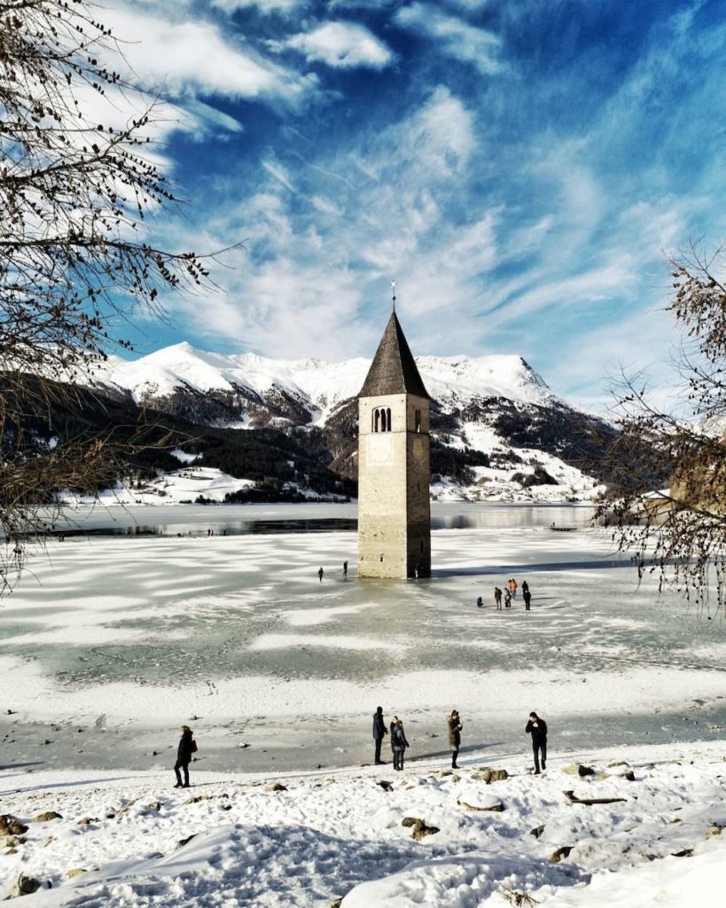 lago di resia in inverno