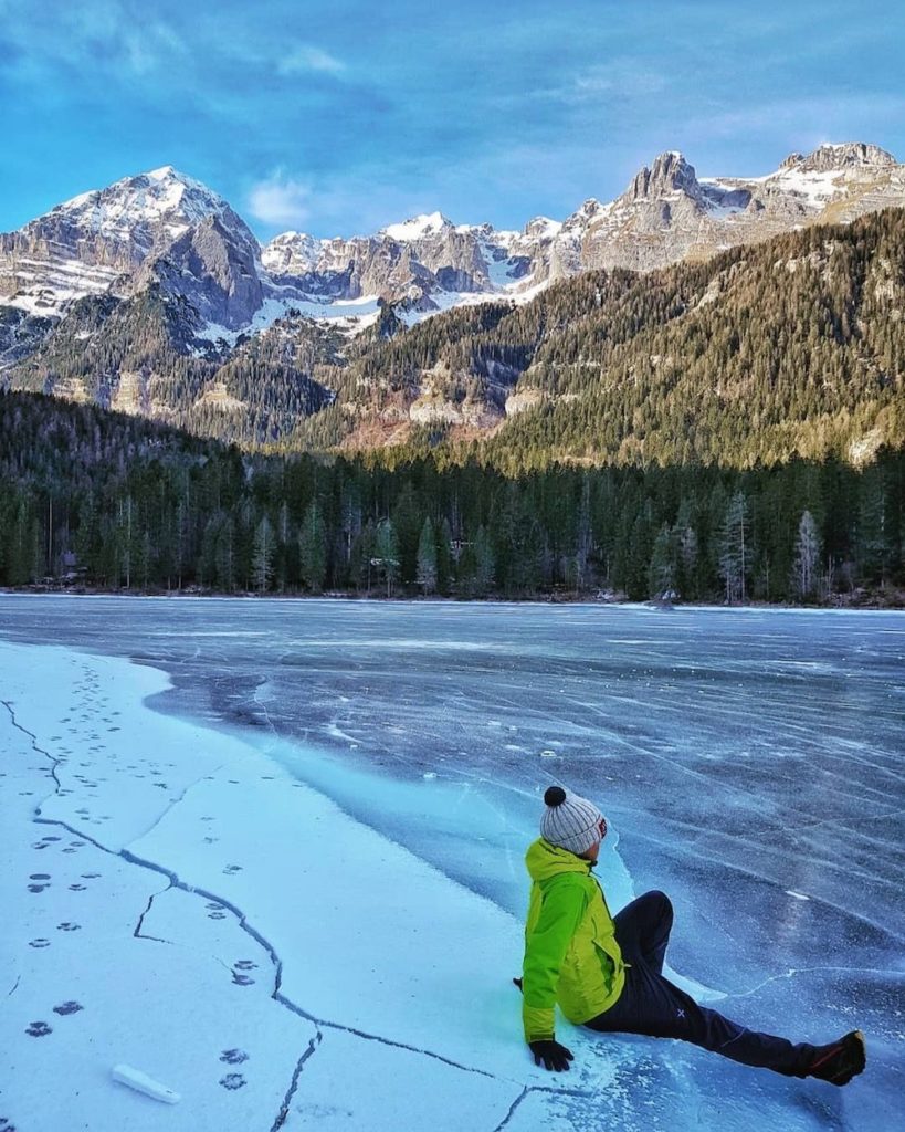 lago di tovel ghiacciato