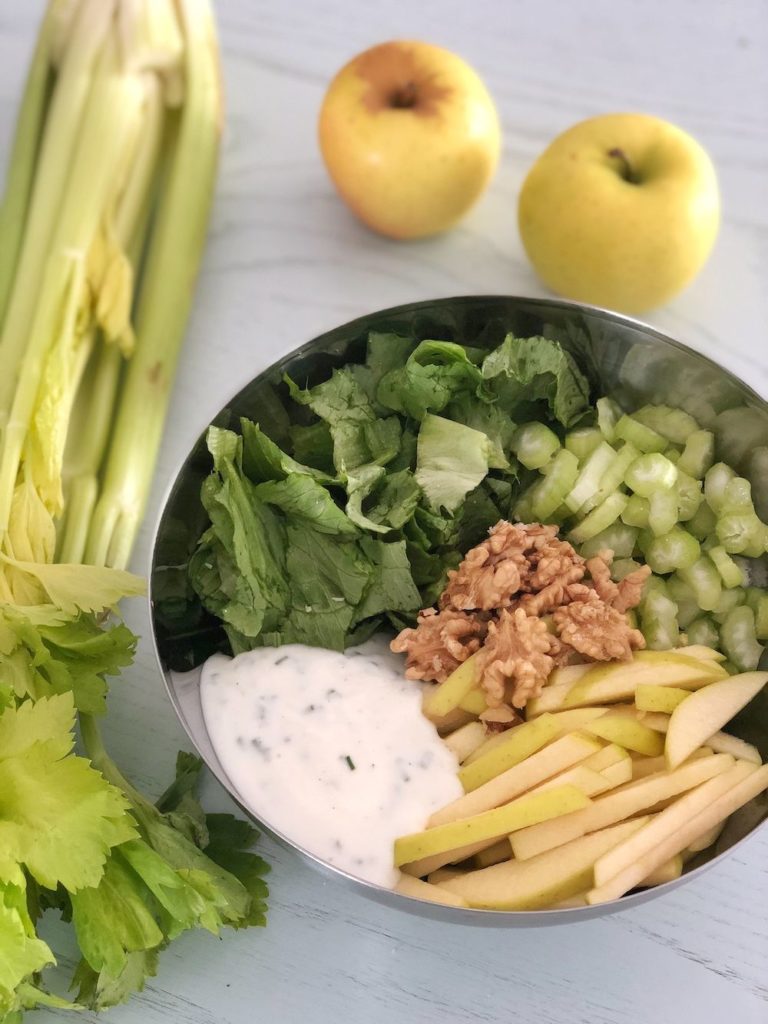 insalata con mele sedano e noci