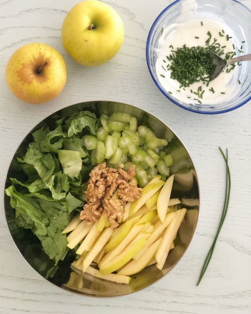 insalata con mele sedano e noci