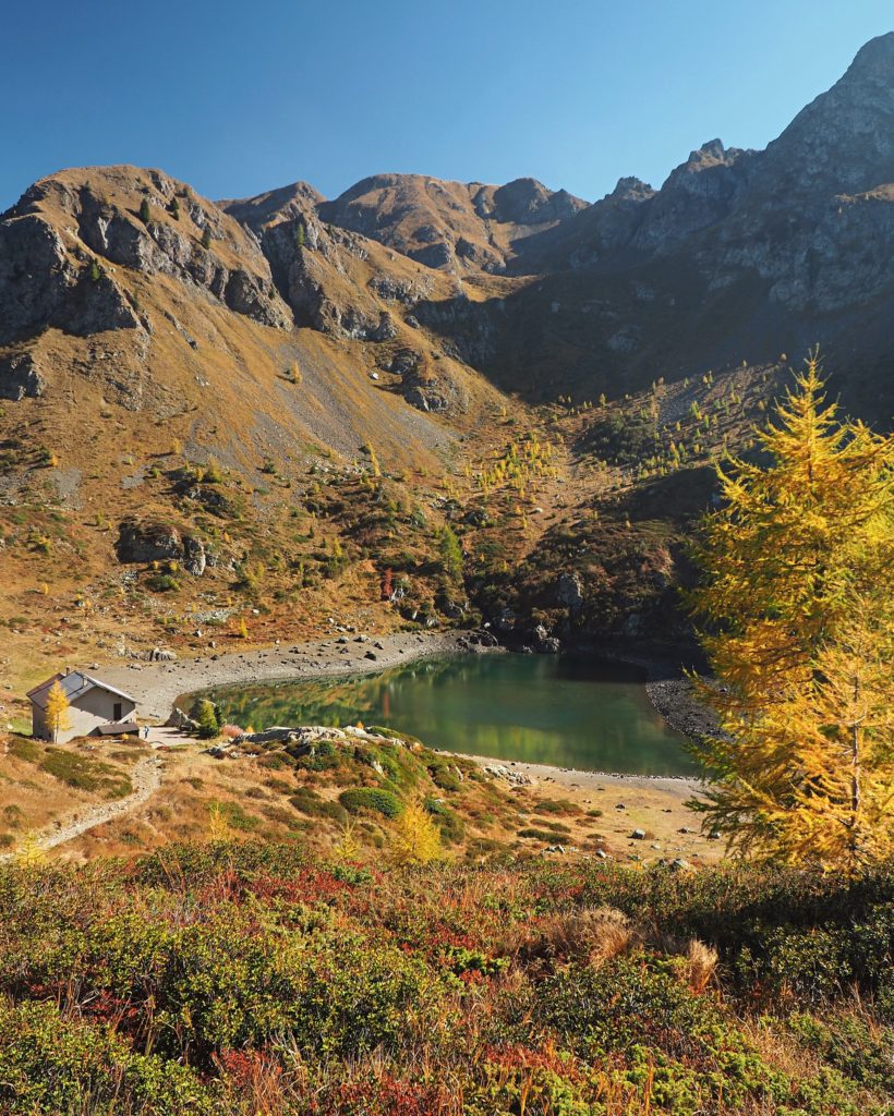 lago di erdemolo autunno