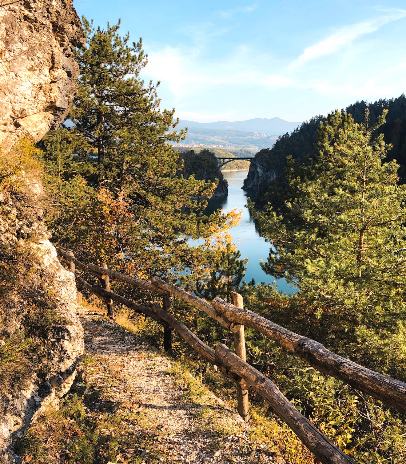 Eremo Di San Gallo Passeggiata Con Vista Sul Lago Di Santa Giustina eremo-di-san-gallo-passeggiata-con-vista-sul-lago-di-santa-giustina
