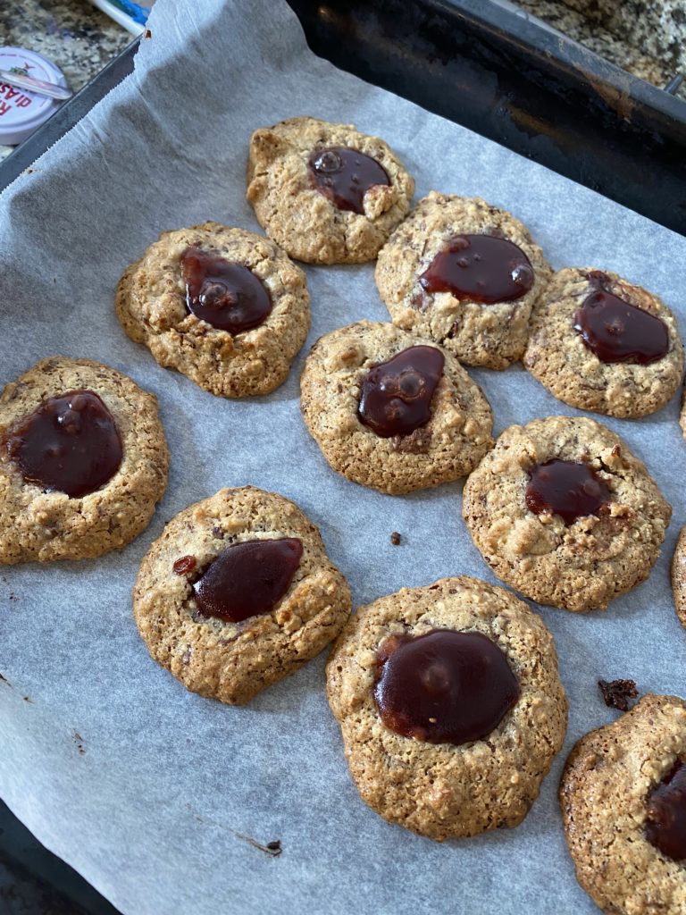 biscotti alle noci con marmellata