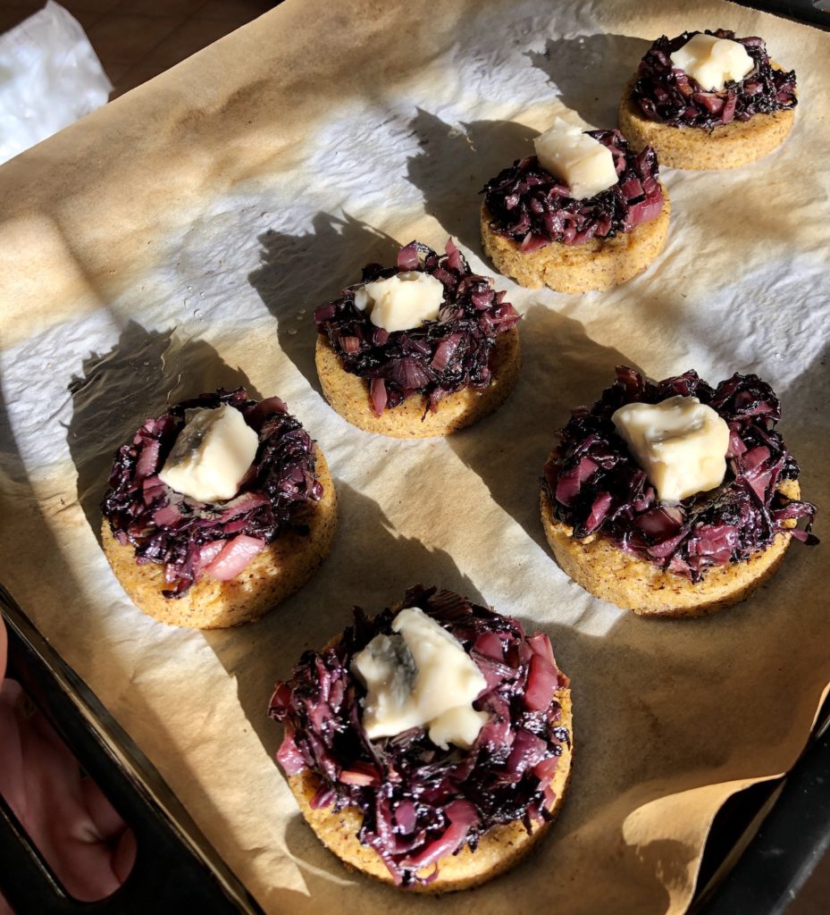 medaglioni di polenta radicchio e gorgonzola