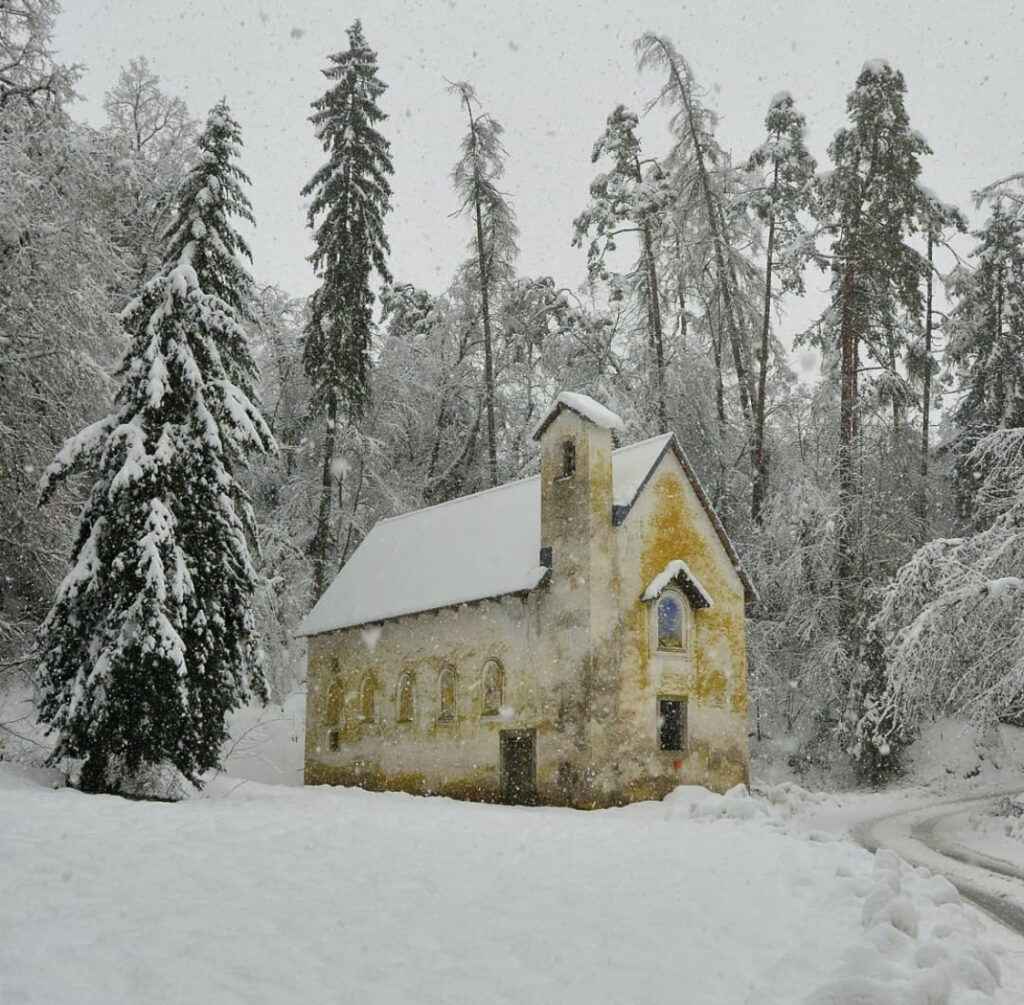 chiesetta castel bragher inverno