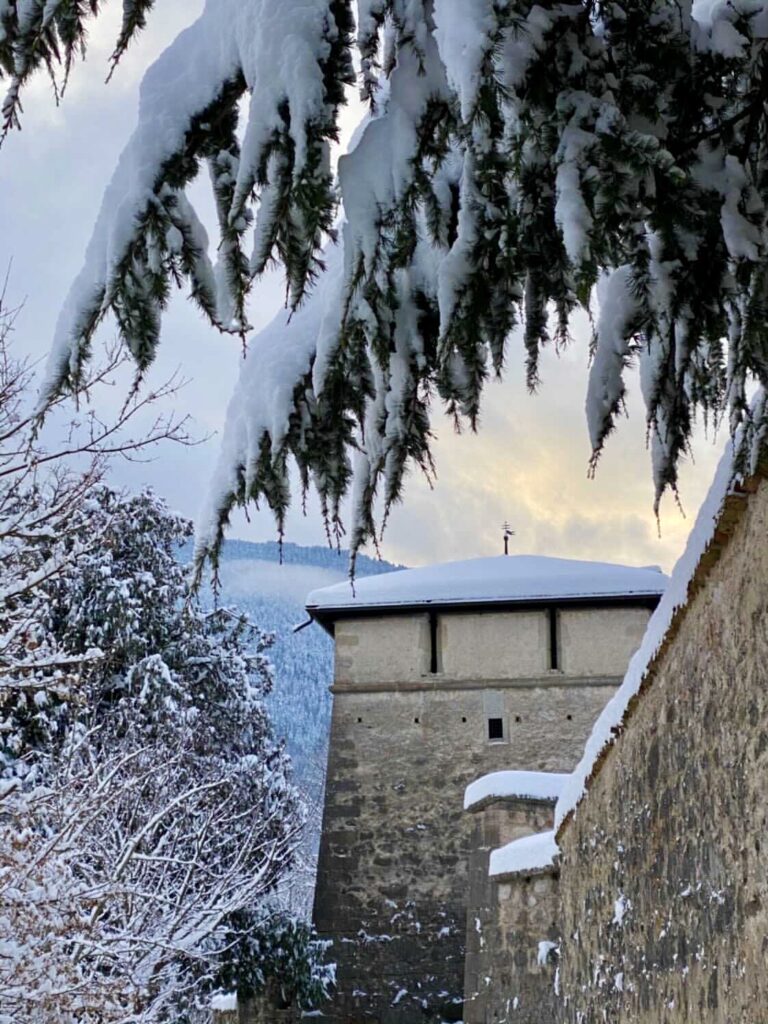 castelli val di non sotto la neve castel thun