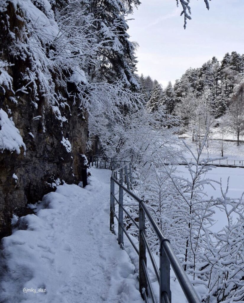 giro del lago smeraldo in inverno