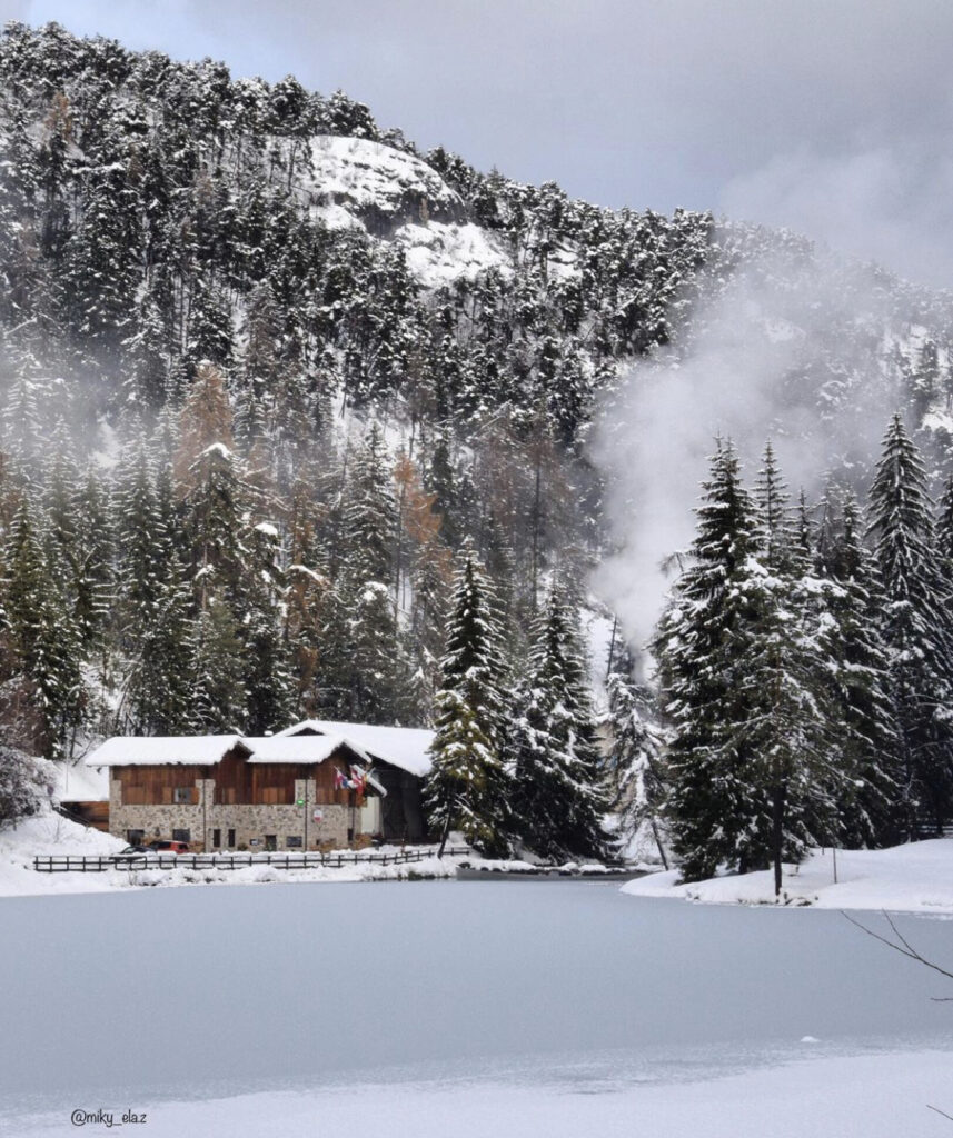 lago smeraldo val di non inverno