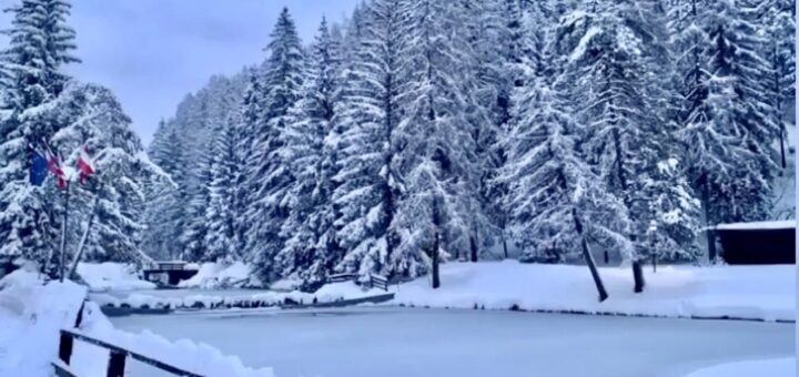 lago smeraldo fondo inverno