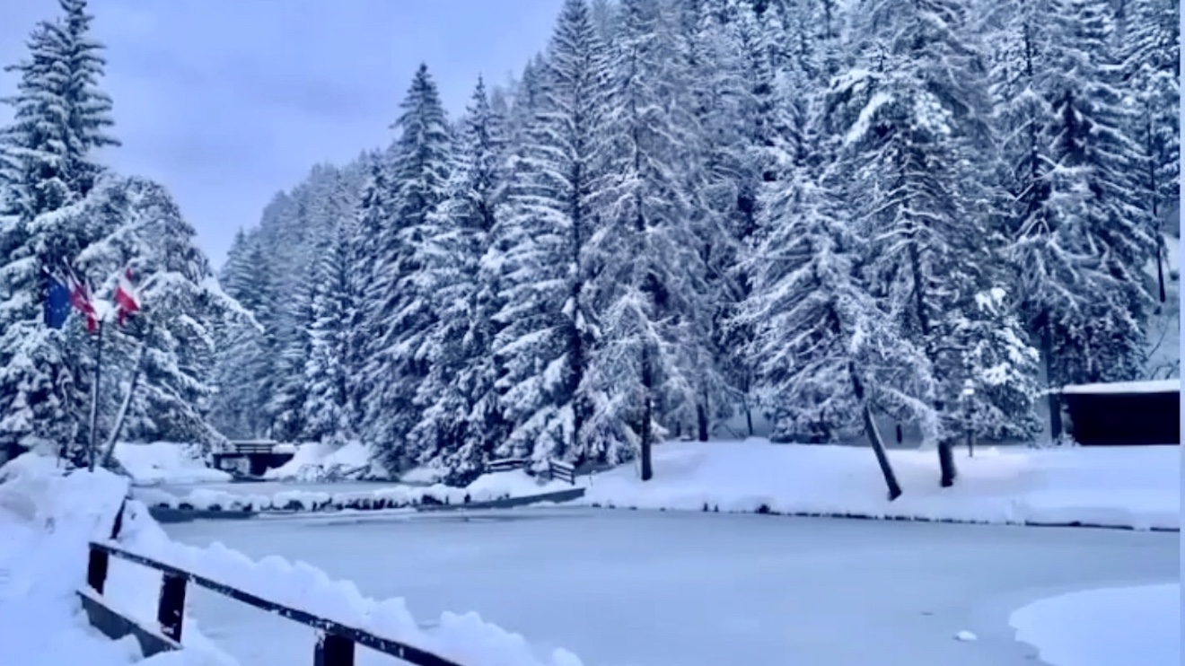 lago smeraldo fondo inverno