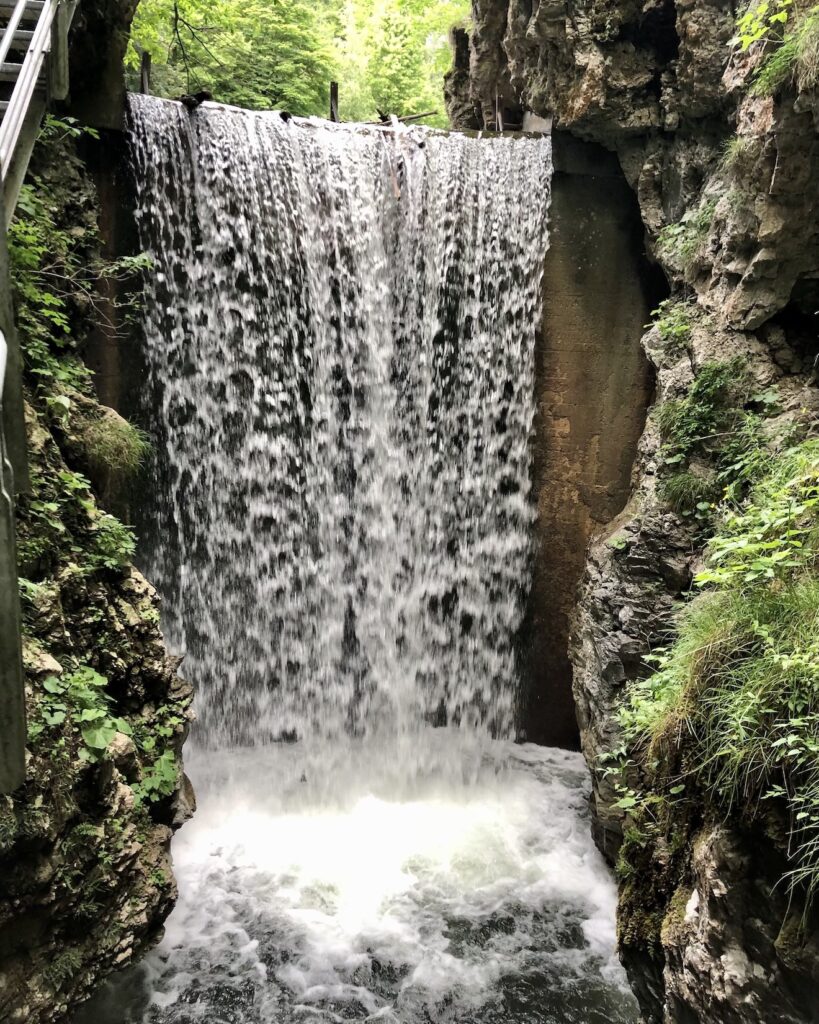 cascata lago smeraldo