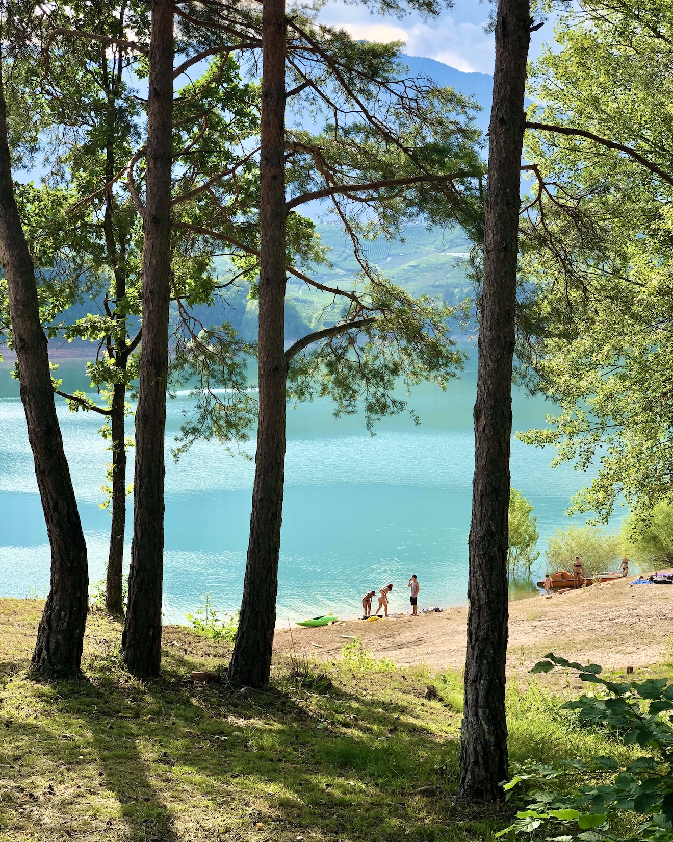 Le Plaze in Val di Non, passeggiata in riva al lago di Santa Giustina