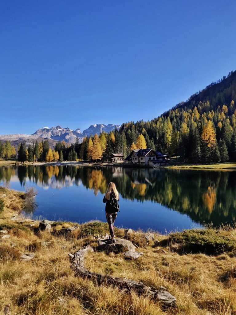 lago nambino in autunno