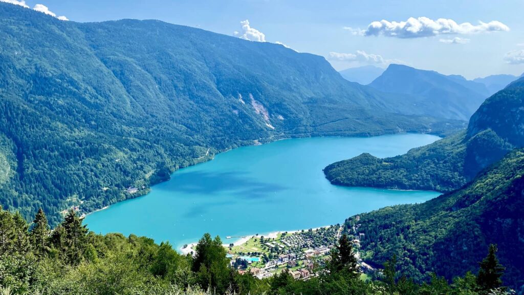 lago di molveno visto dall alto