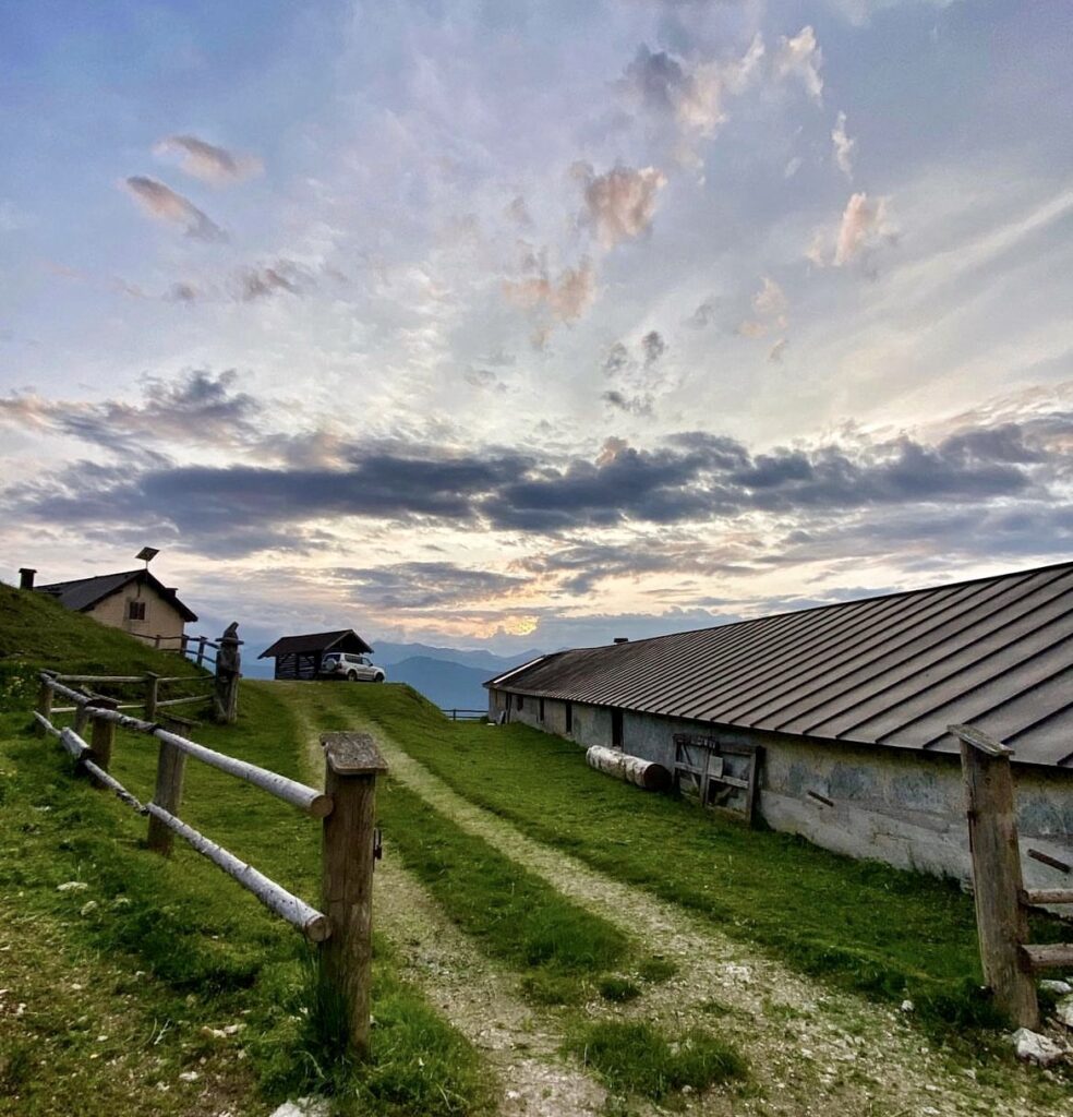 malga bodrina tramonto