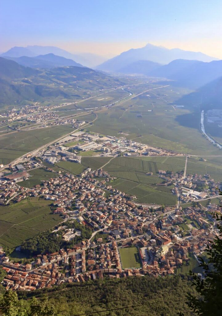 vista sulla piana rotaliana e la val d adige